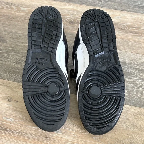 Nike Men's Panda Dunks Black and White Sneakers - Picture 6 of 11